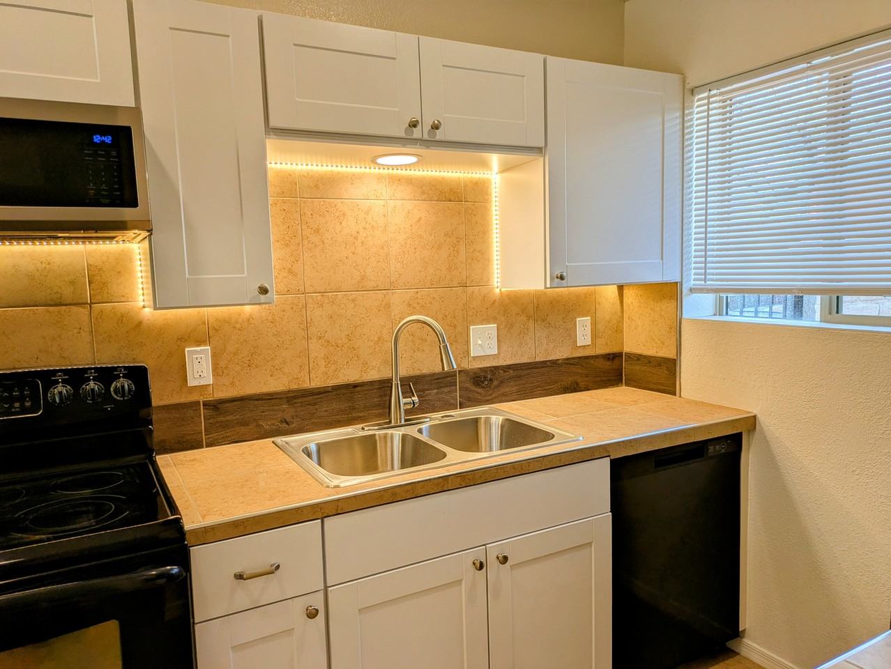 1200 E Glenn St #2 - Photo 3 of 12