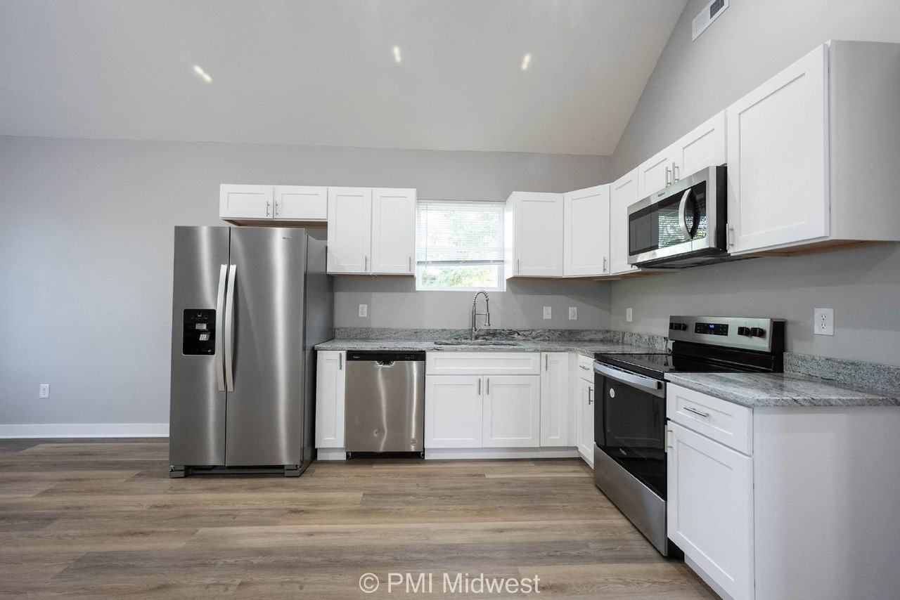 1841 Montcalm St #B - Photo 6 of 29
