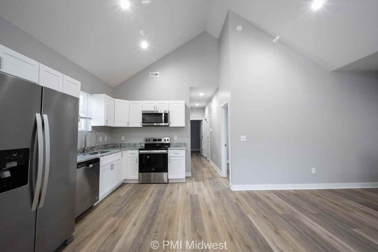 1841 Montcalm St #B - Photo 7 of 29