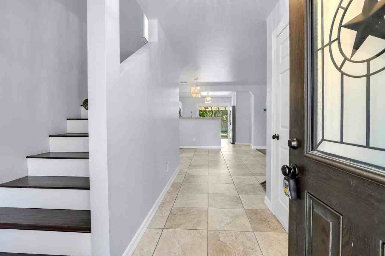 7831 Saddle Run - Photo 4 of 38