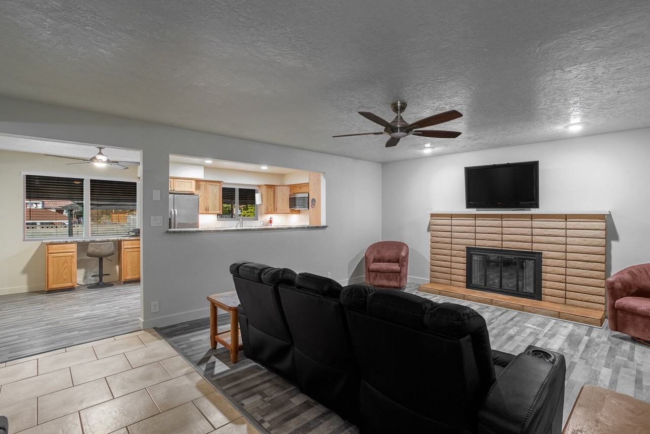S 700 E St #2B - Photo 6 of 23