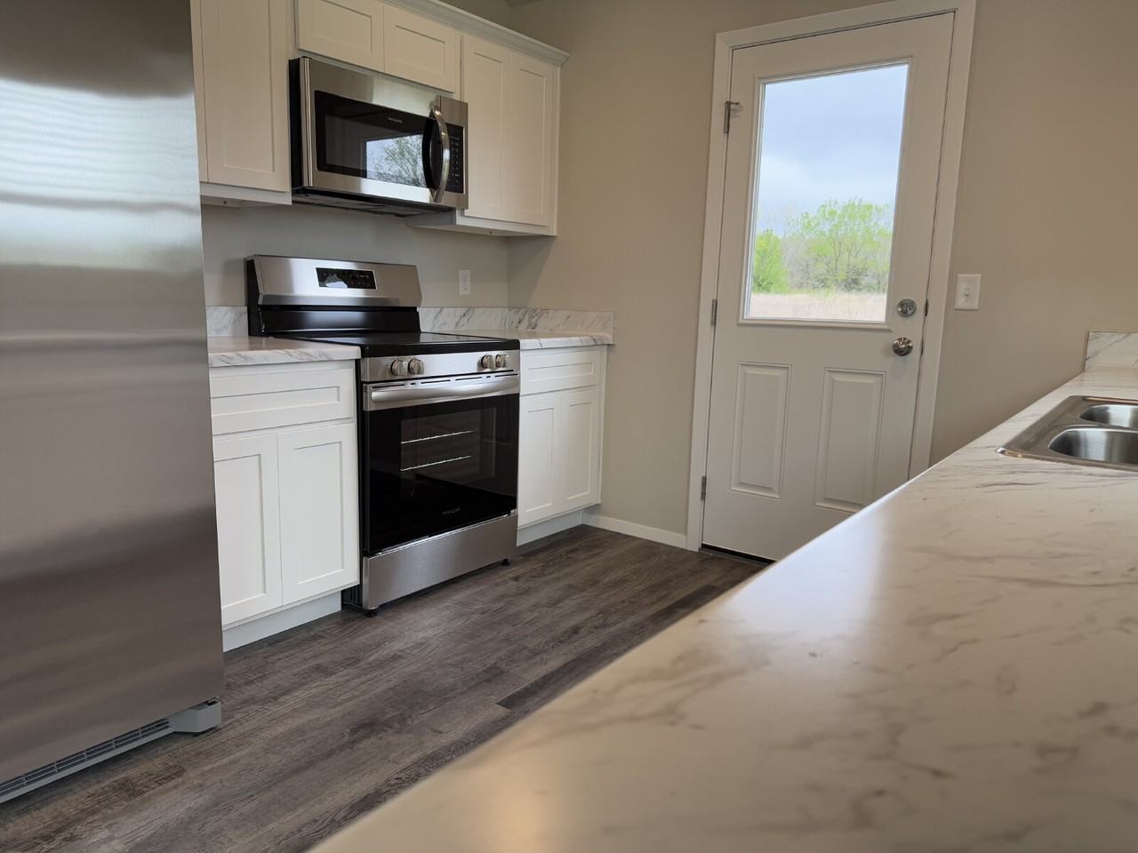 1114 W 8th Pl - Photo 3 of 11