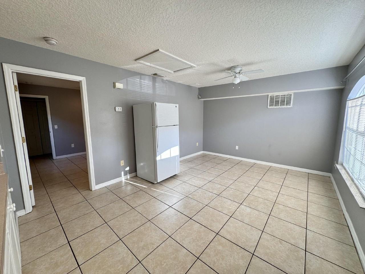 2725 Fan Palm Dr #B - Photo 3 of 10