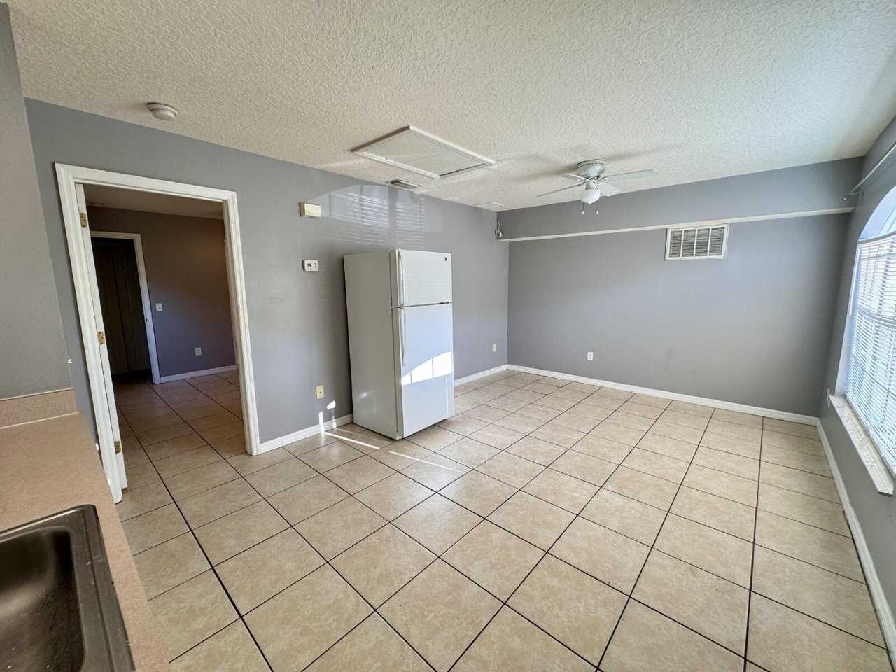 2725 Fan Palm Dr #B - Photo 5 of 10