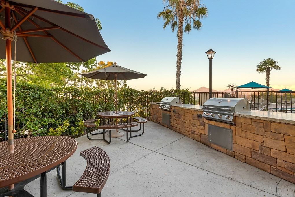 Bernardo Crest - Photo 5 of 76