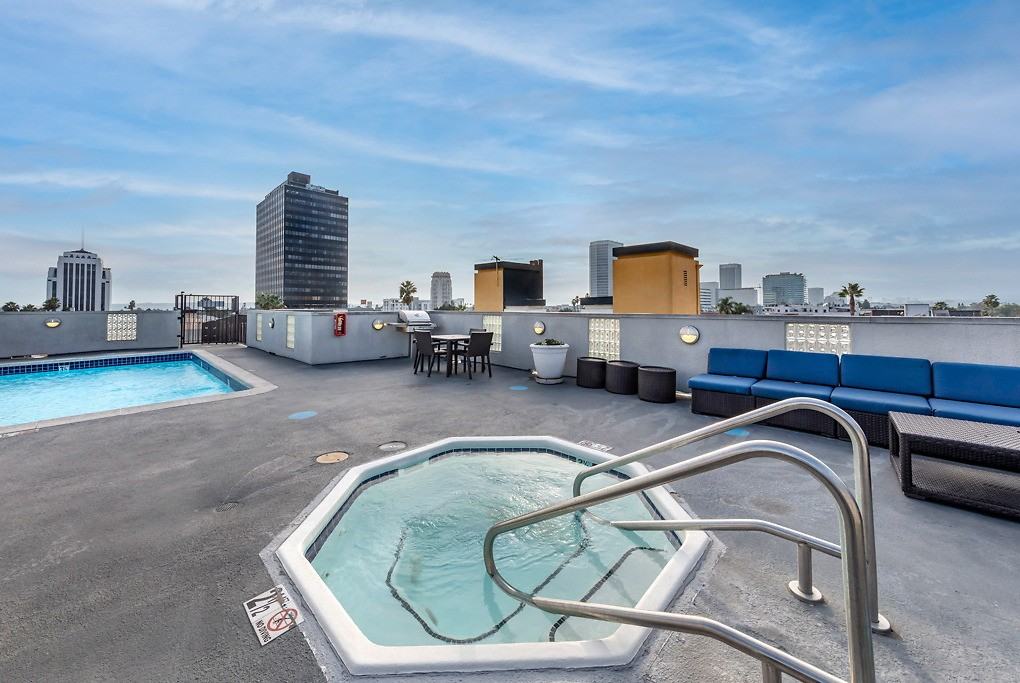 Essex Properties at Miracle Mile - Photo 4 of 70