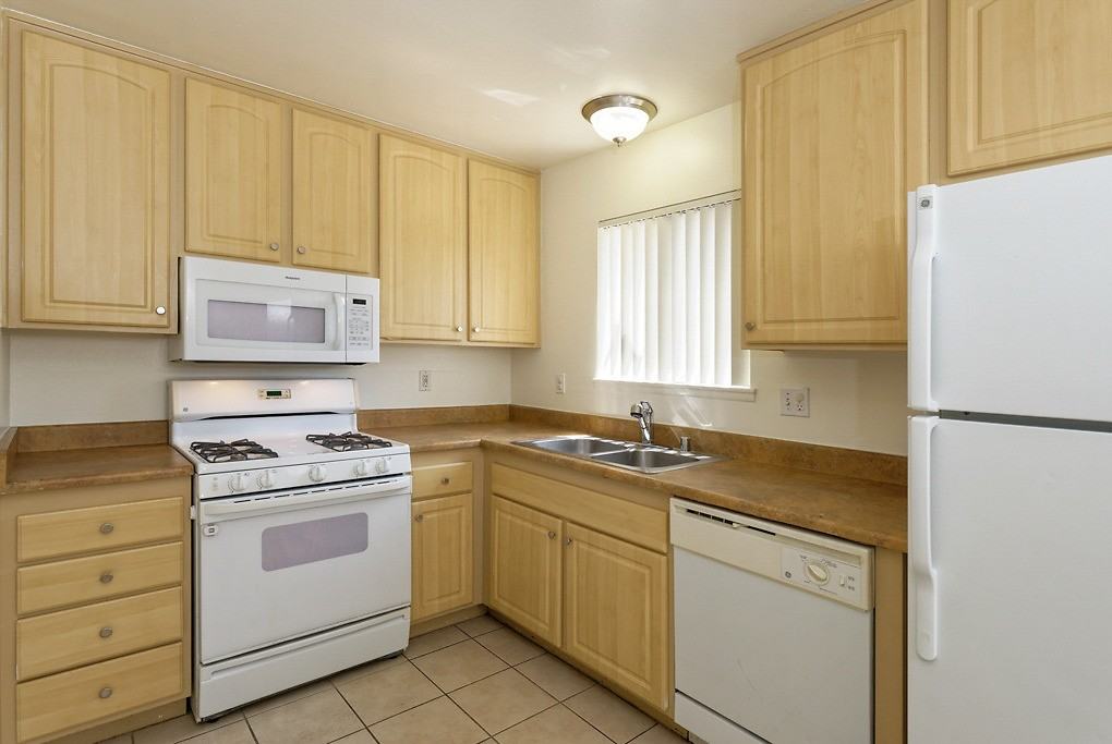 Monterey Villas - Photo 6 of 45