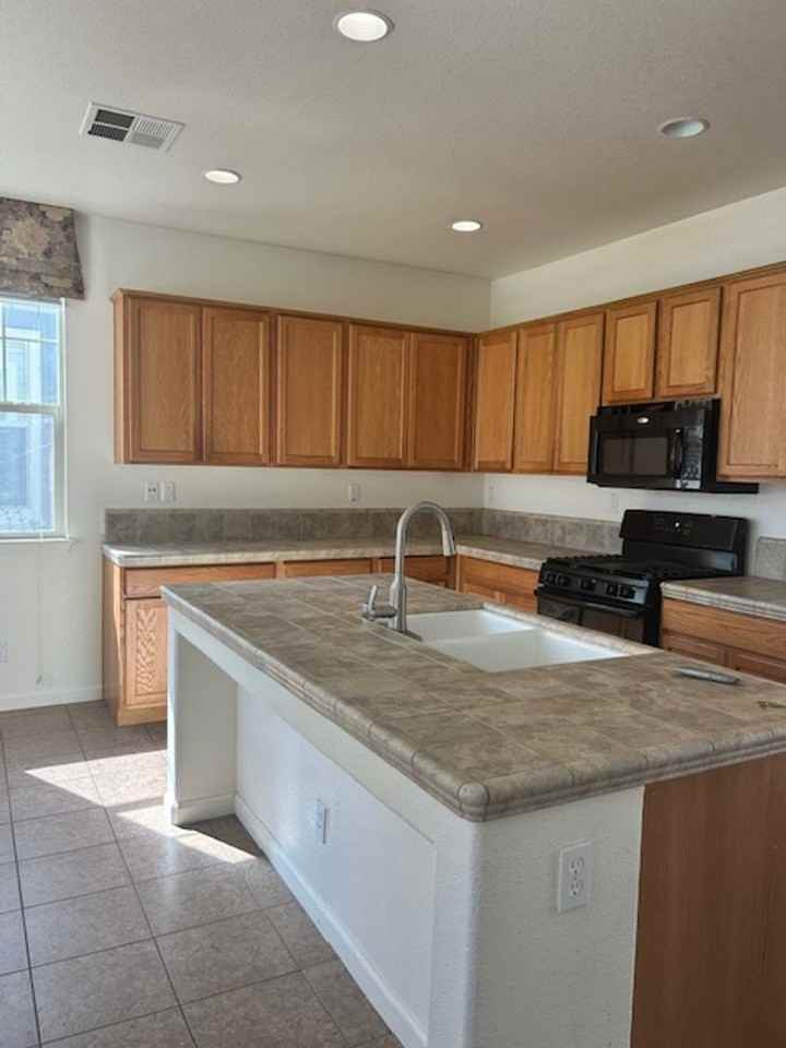 2351 Tedeschi Dr - Photo 3 of 16