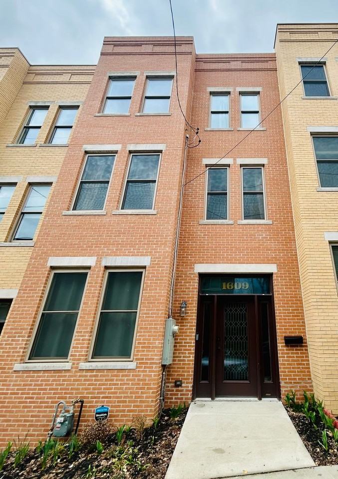 1609 Buena Vista St - Photo 3 of 34