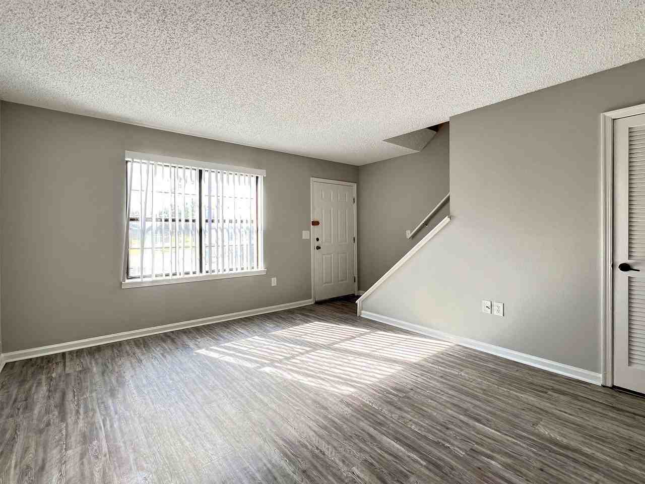 1870 Avenue Q Sw - Photo 2 of 20