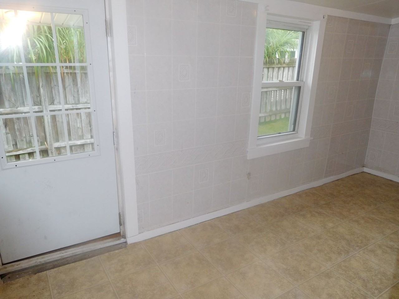 17 Beech St - Photo 3 of 9