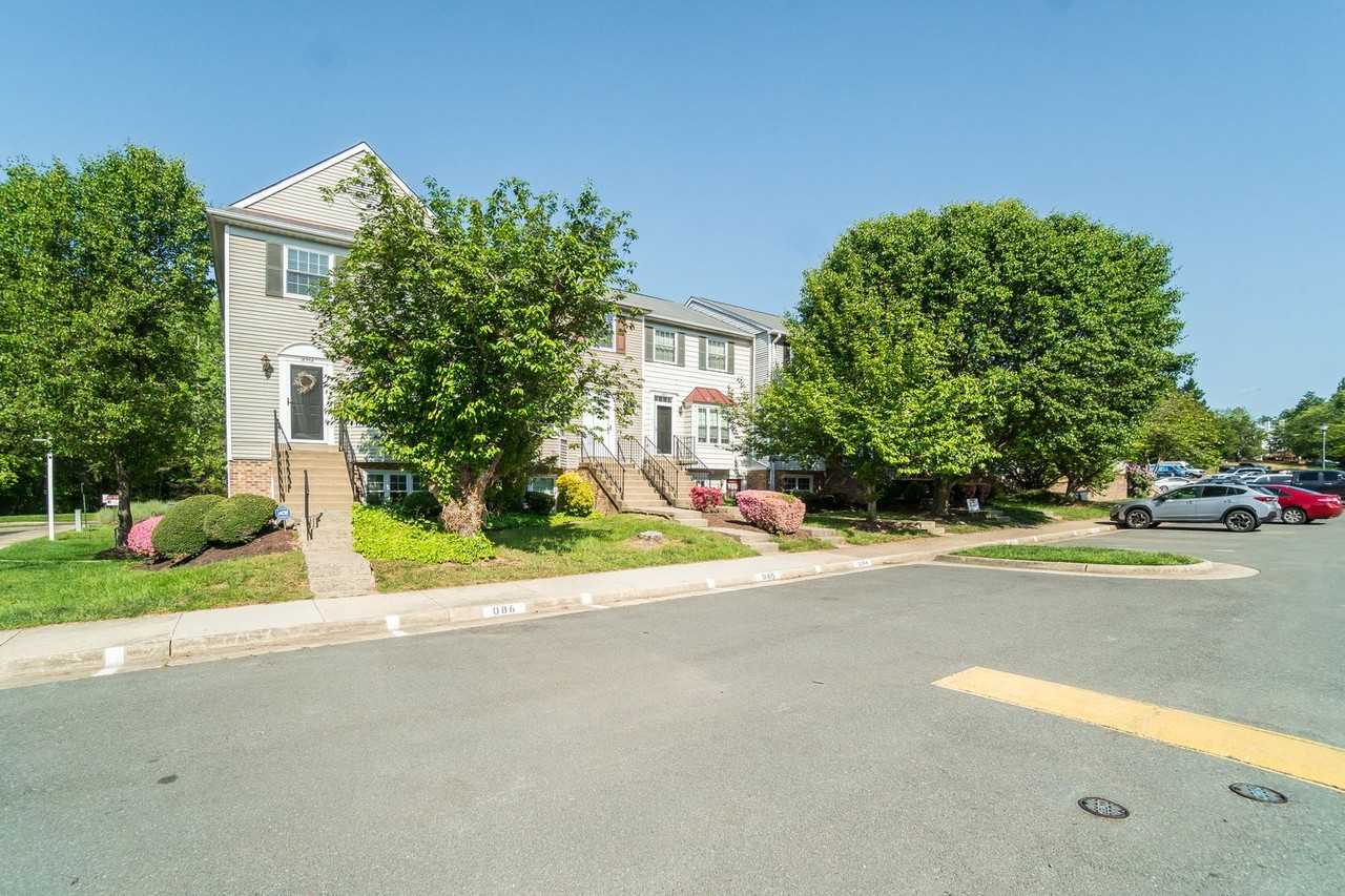 16198 Taconic Cir - Photo 2 of 28