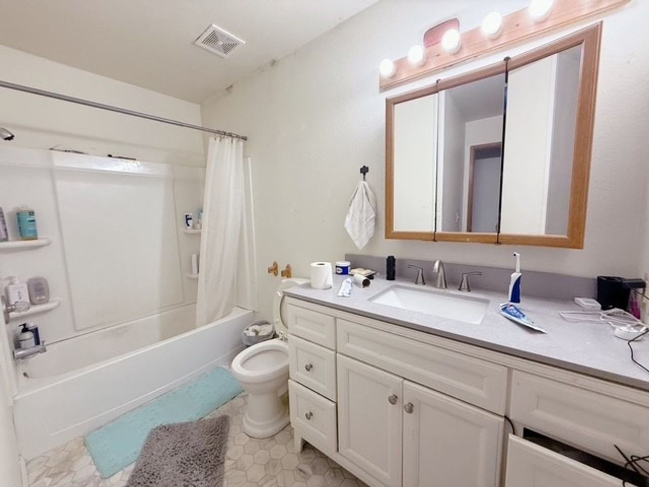 1619 Humboldt St - Photo 6 of 11