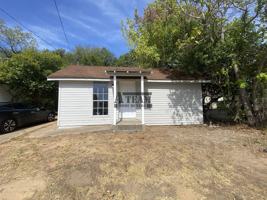 featured image of 215 N Gauntt St