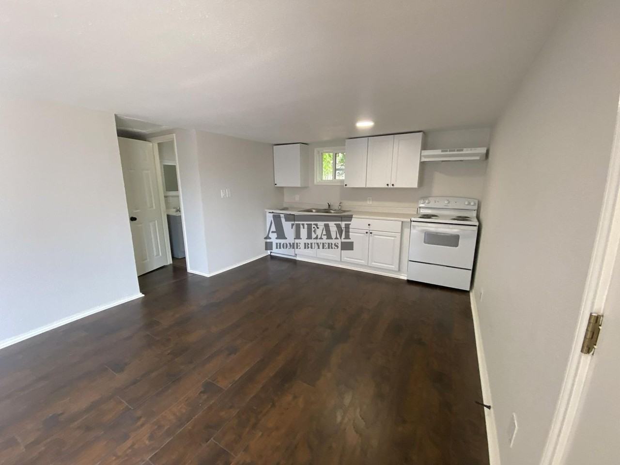 215 N Gauntt St - Photo 3 of 16