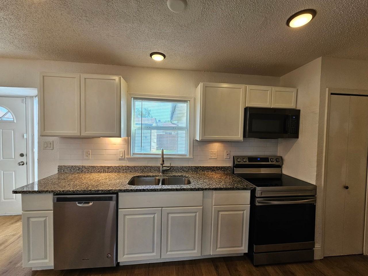 4273 Keys Dr - Photo 4 of 36