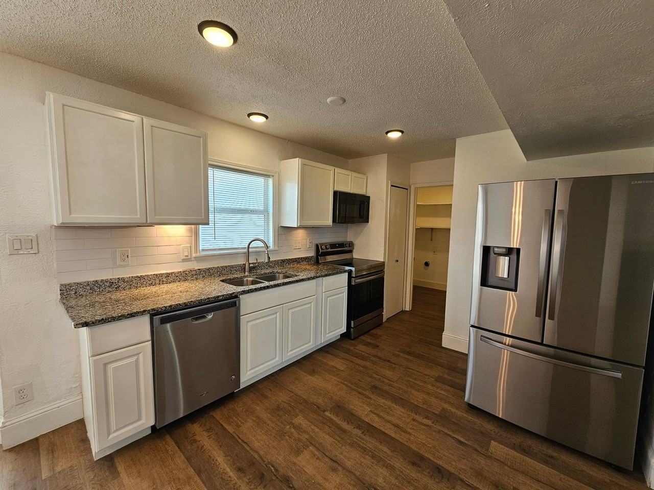 4273 Keys Dr - Photo 5 of 36