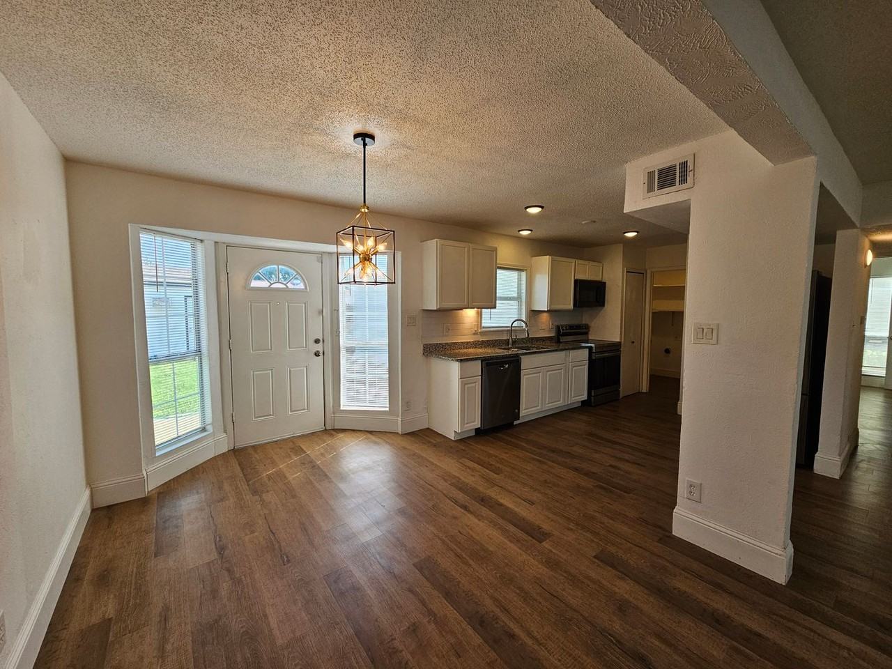 4273 Keys Dr - Photo 6 of 36