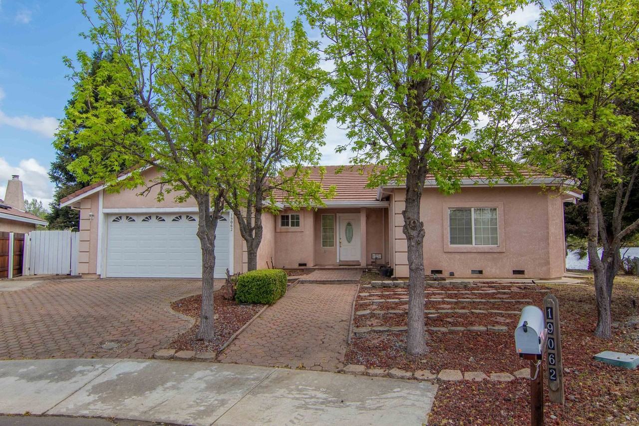 19062 Seabreeze Pl - Photo 2 of 50