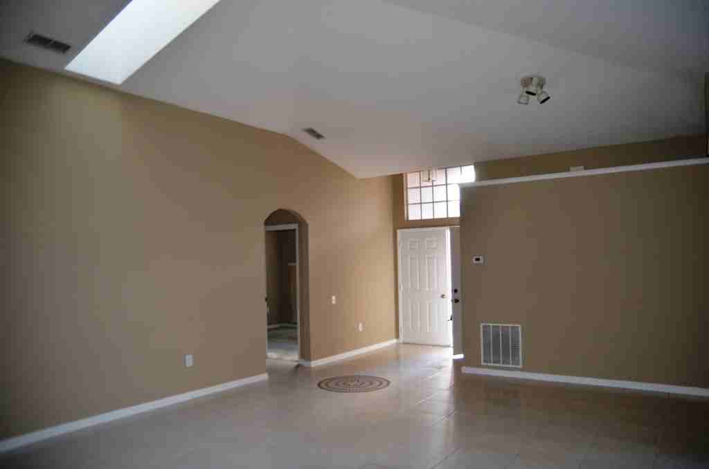 1911 Osman Ave - Photo 3 of 10