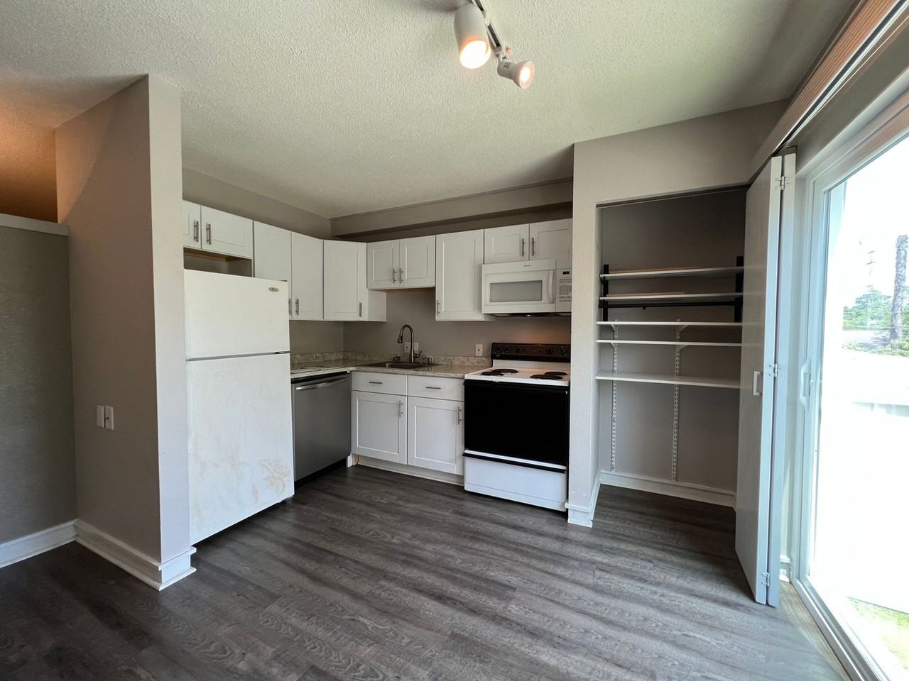124 Beech St #203 - Photo 6 of 24
