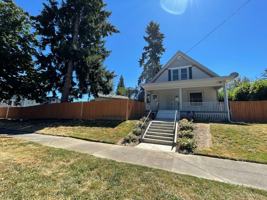 featured image of 1204 Ne Dekum St