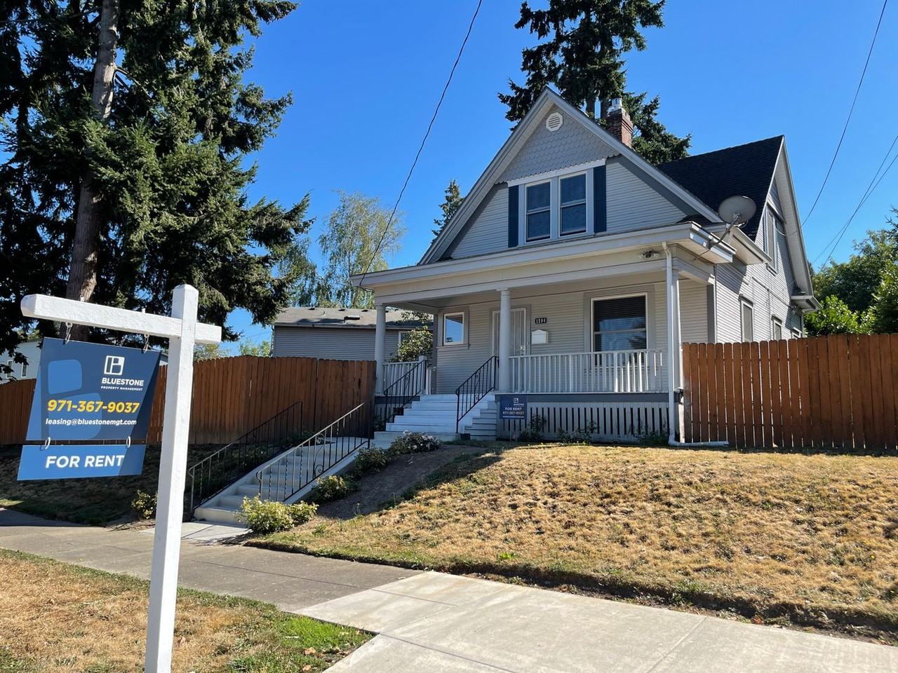 1204 Ne Dekum St - Photo 2 of 22