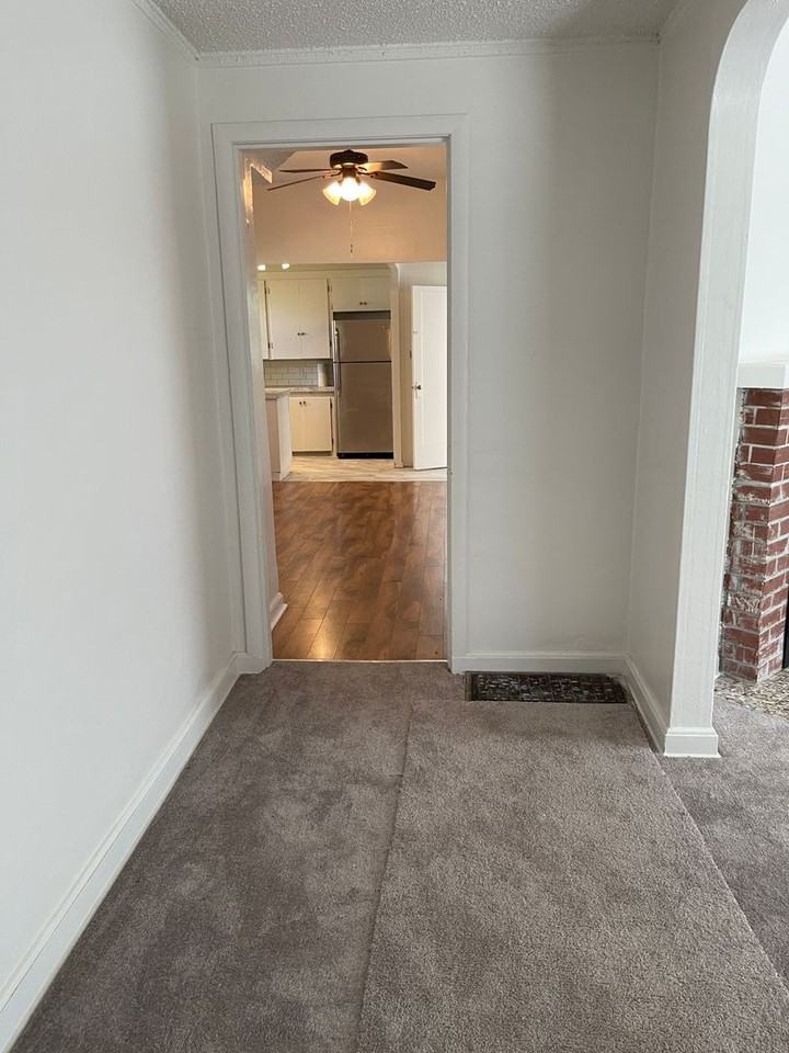 1204 Ne Dekum St - Photo 3 of 22