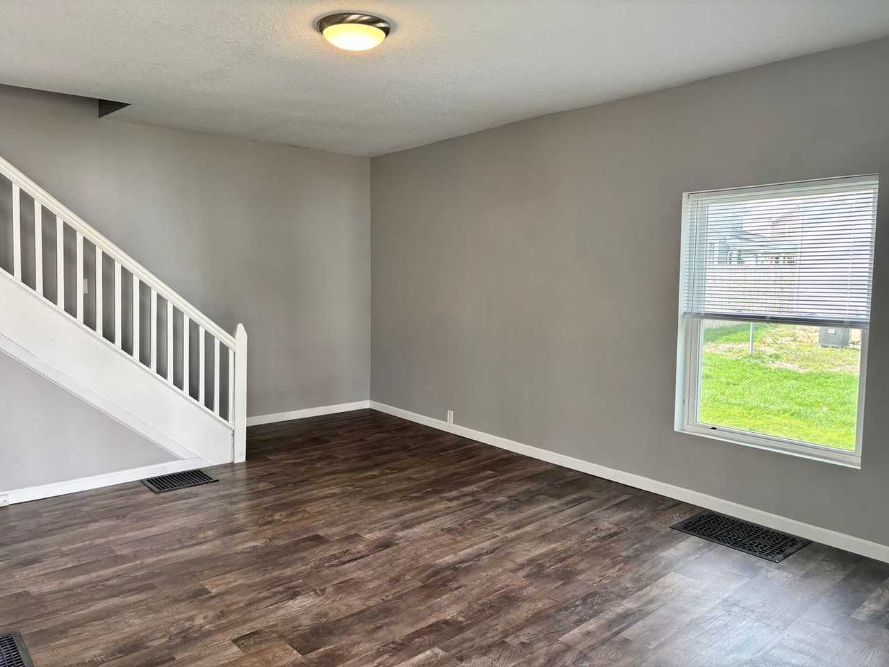 414 S Johnson St - Photo 2 of 12