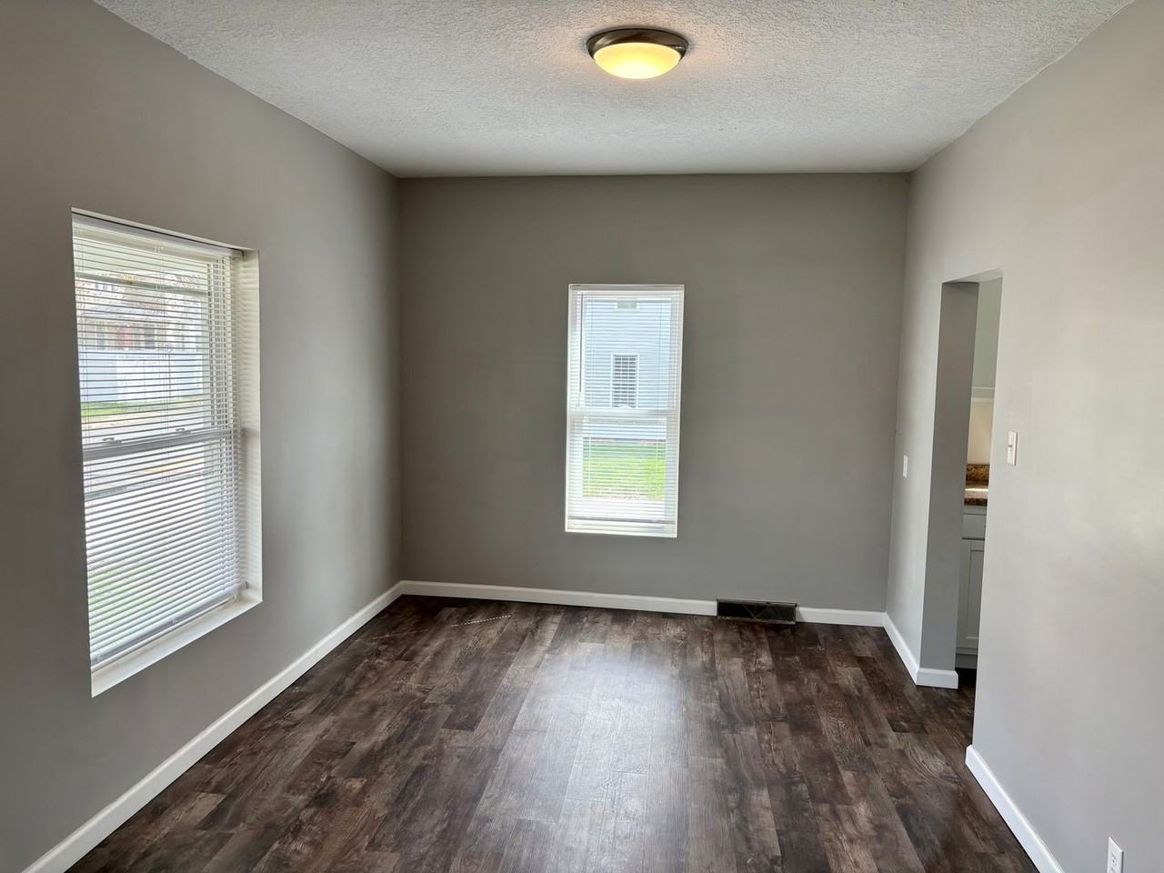 414 S Johnson St - Photo 3 of 12