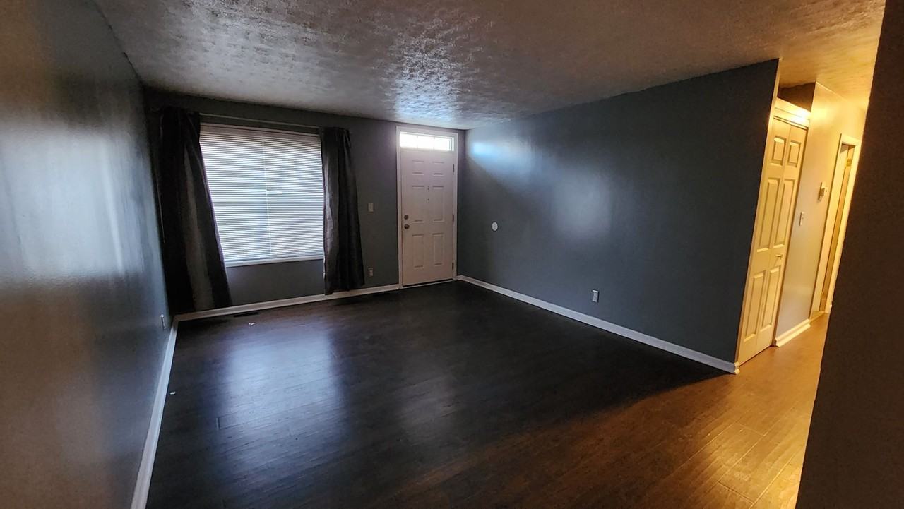 23345 Comstock Rd - Photo 3 of 46