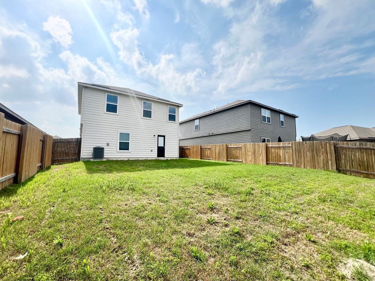 1005 Riverdale Cv - Photo 5 of 26