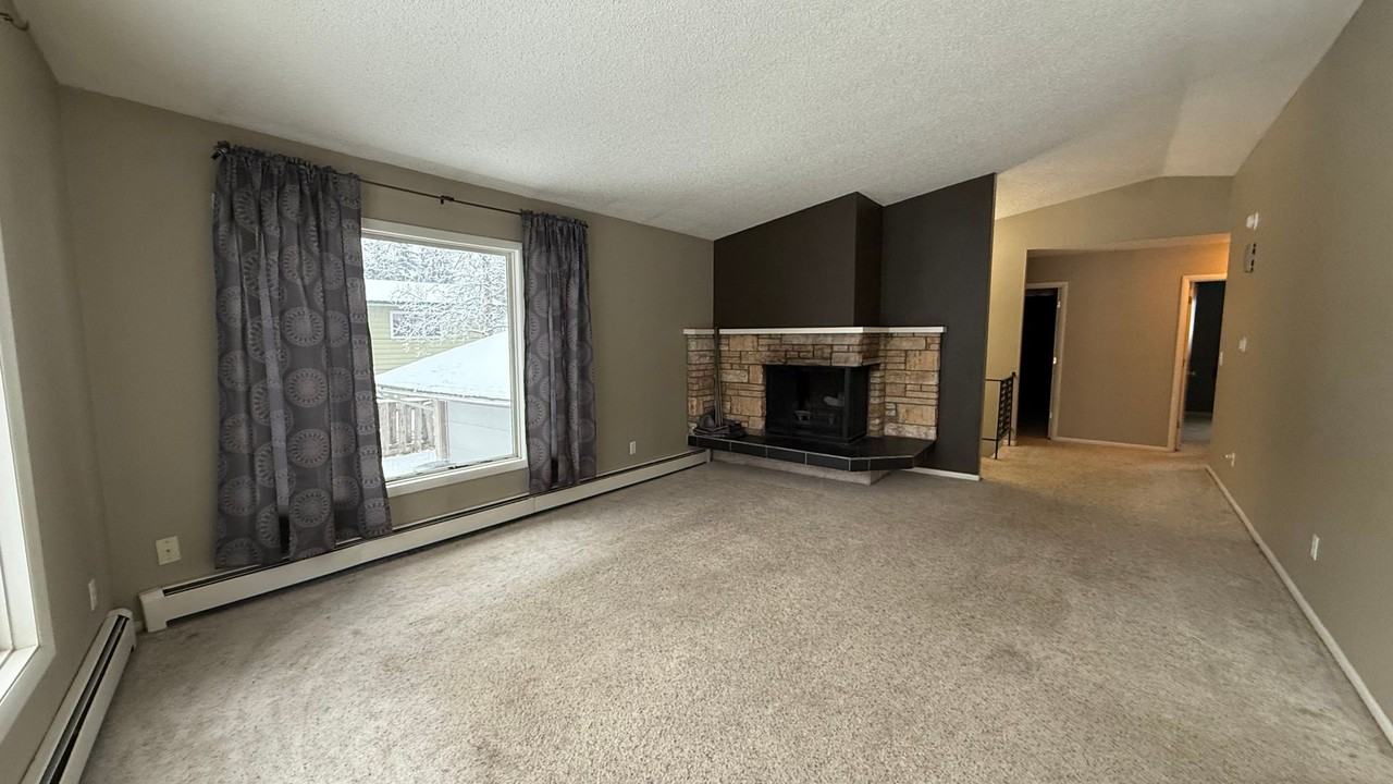 5040 Vance Dr - Photo 2 of 25