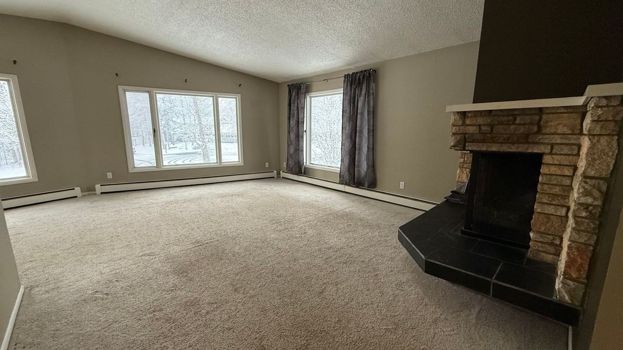 5040 Vance Dr - Photo 3 of 25