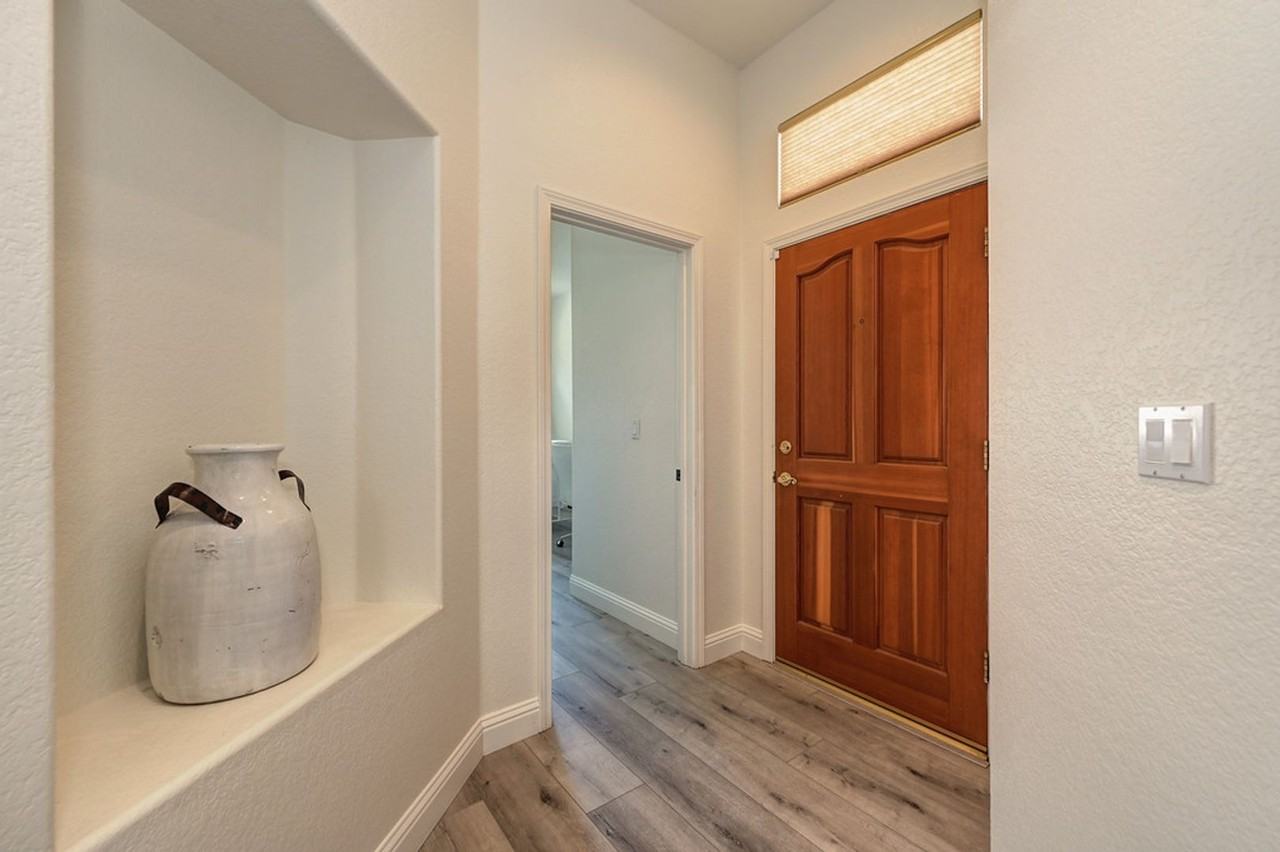 5537 Cabrillo Way - Photo 3 of 24