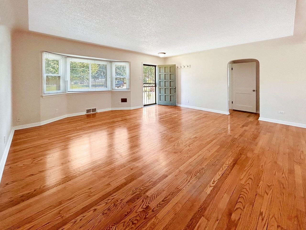 1809 S Adams St - Photo 3 of 32