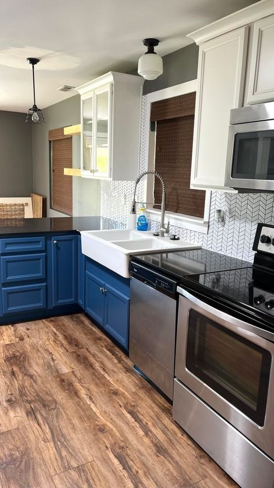 578 N Dexter St - Photo 2 of 17