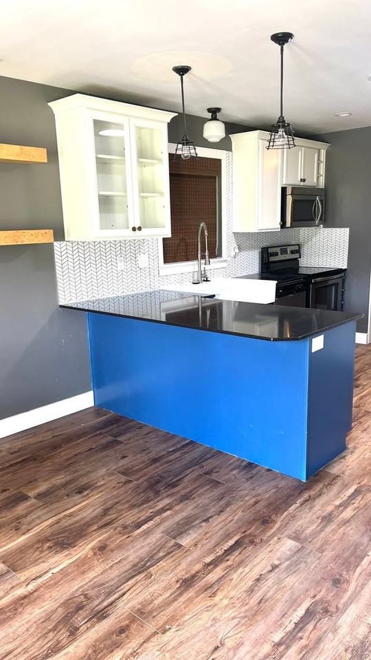 578 N Dexter St - Photo 3 of 17