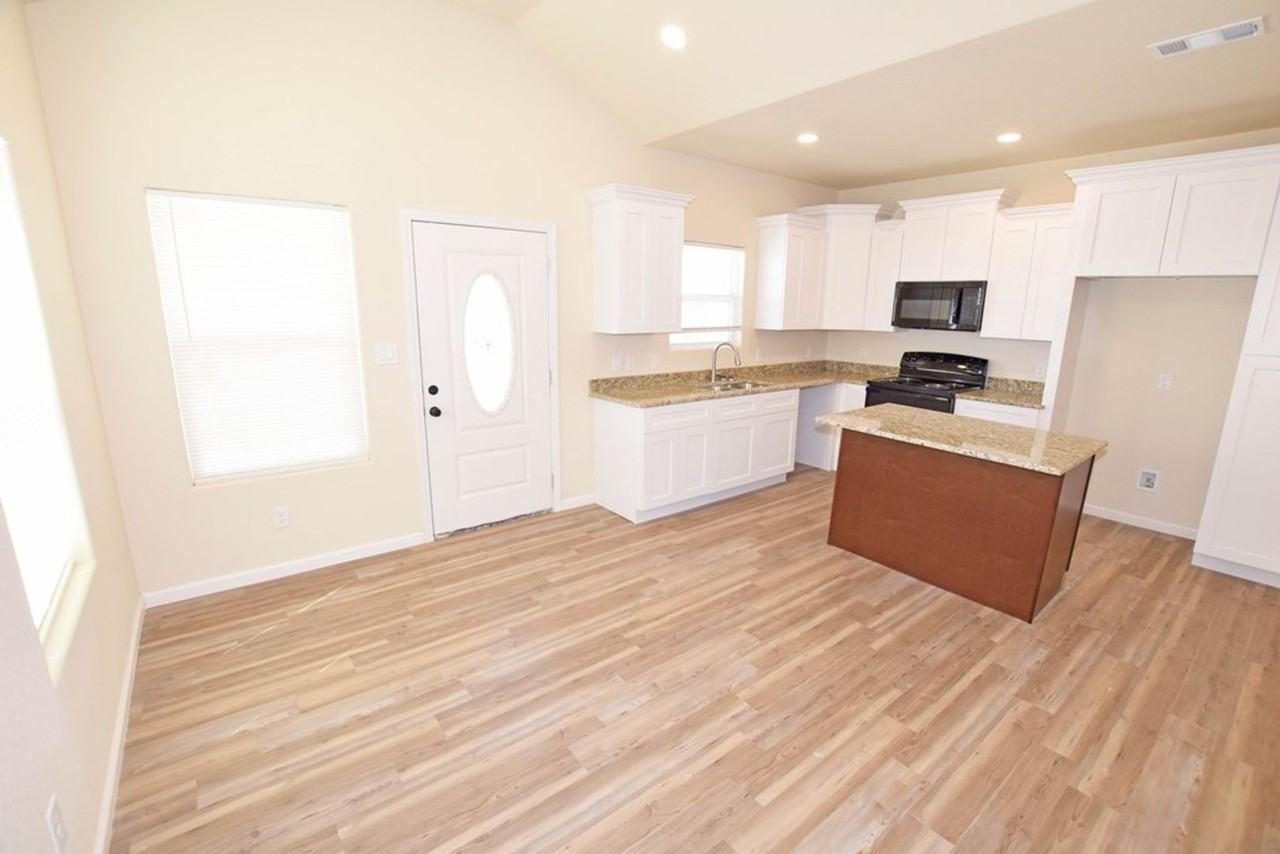 1010 N Eva Ave - Photo 4 of 24