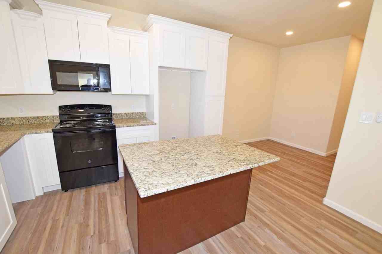 1010 N Eva Ave - Photo 7 of 24