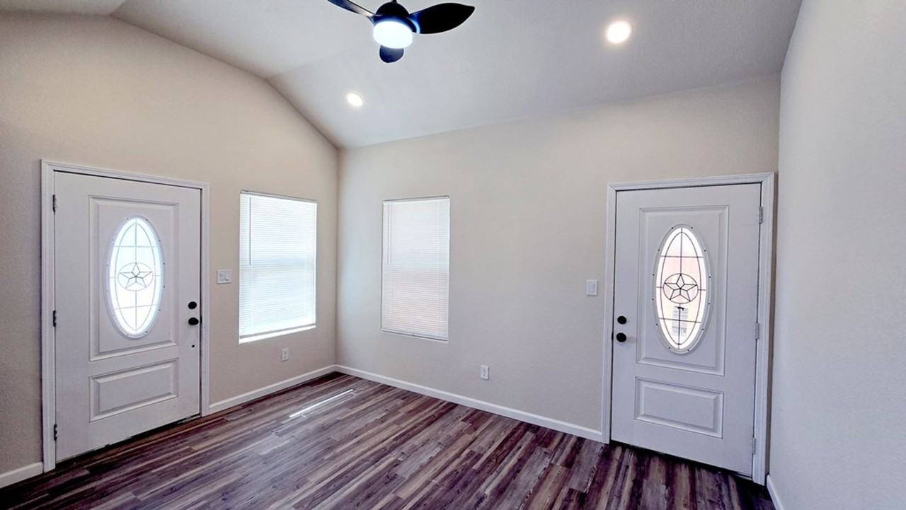 1012 N Eva Ave - Photo 3 of 8