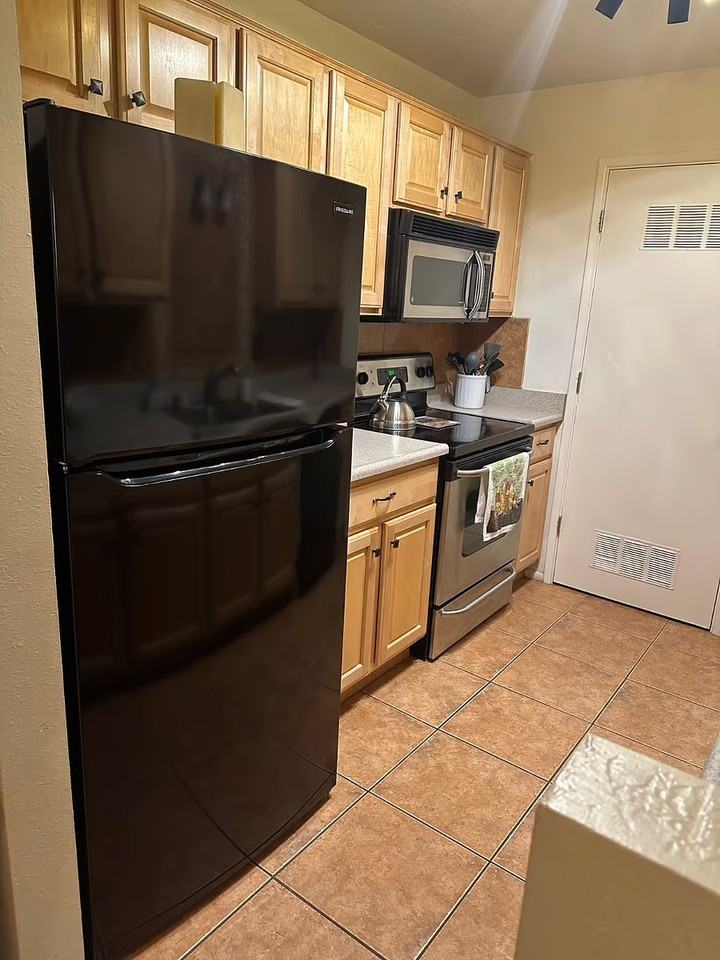 625 S Prudence Rd #105 - Photo 6 of 23