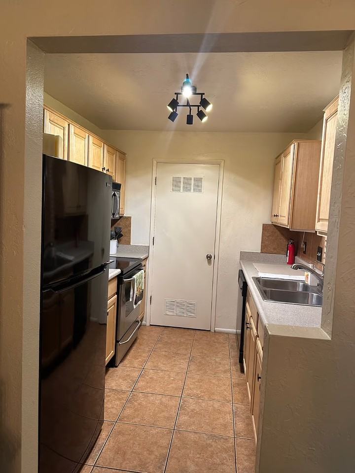 625 S Prudence Rd #105 - Photo 7 of 23
