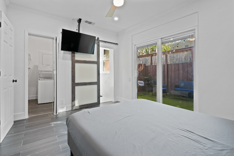 2608 W Swann Ave - Photo 6 of 13