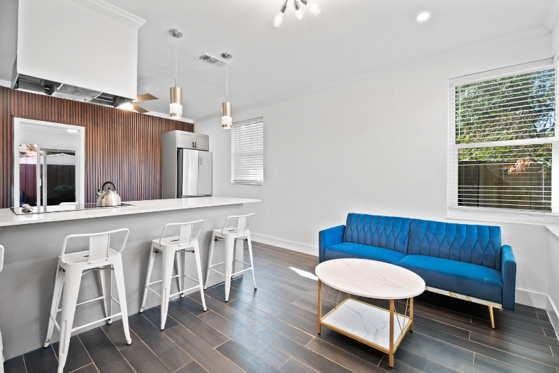 2608 W Swann Ave - Photo 2 of 13