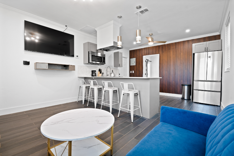 2608 W Swann Ave - Photo 3 of 13