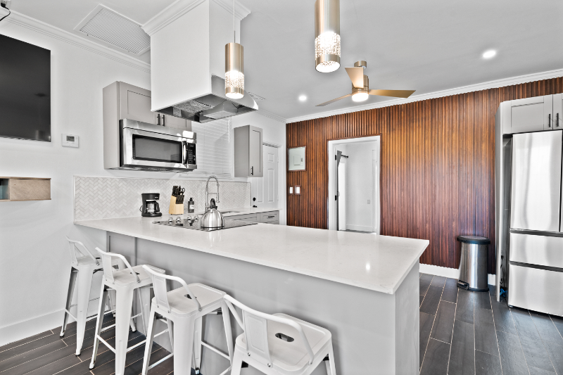 2608 W Swann Ave - Photo 4 of 13