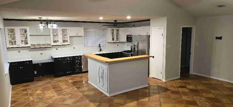 2109 Kingsway Dr - Photo 2 of 10