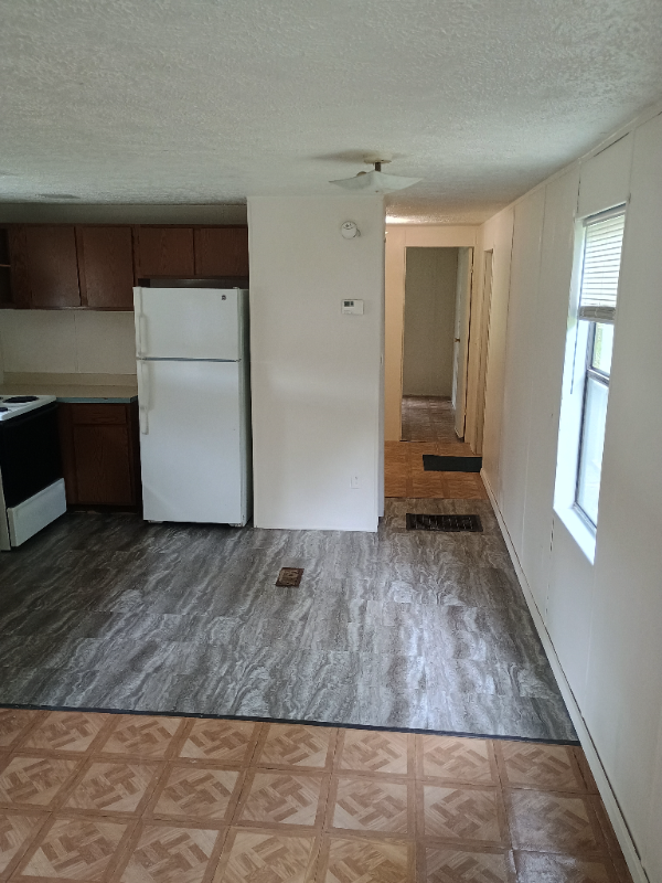 124 Se Laurence Ct - Photo 2 of 13