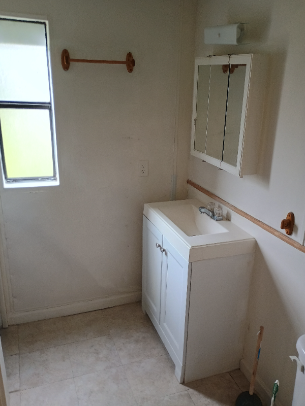 124 Se Laurence Ct - Photo 5 of 13